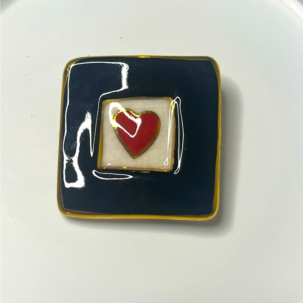 Vintage 1980’s Sweetheart pin brooch ceramic glossy 1.5”